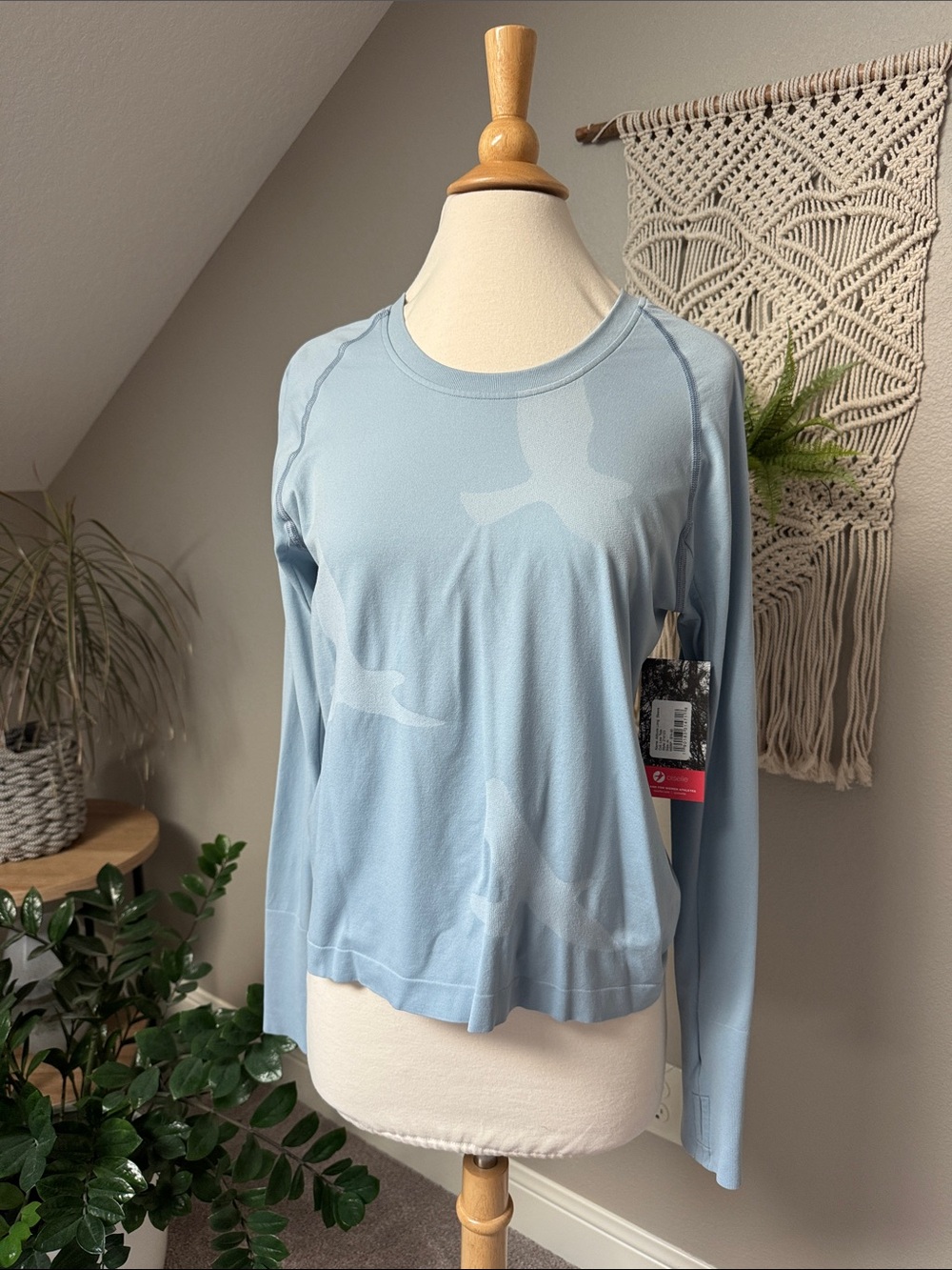 Oiselle Altitude medium NWT long sleeve athletic tee top lightweight running